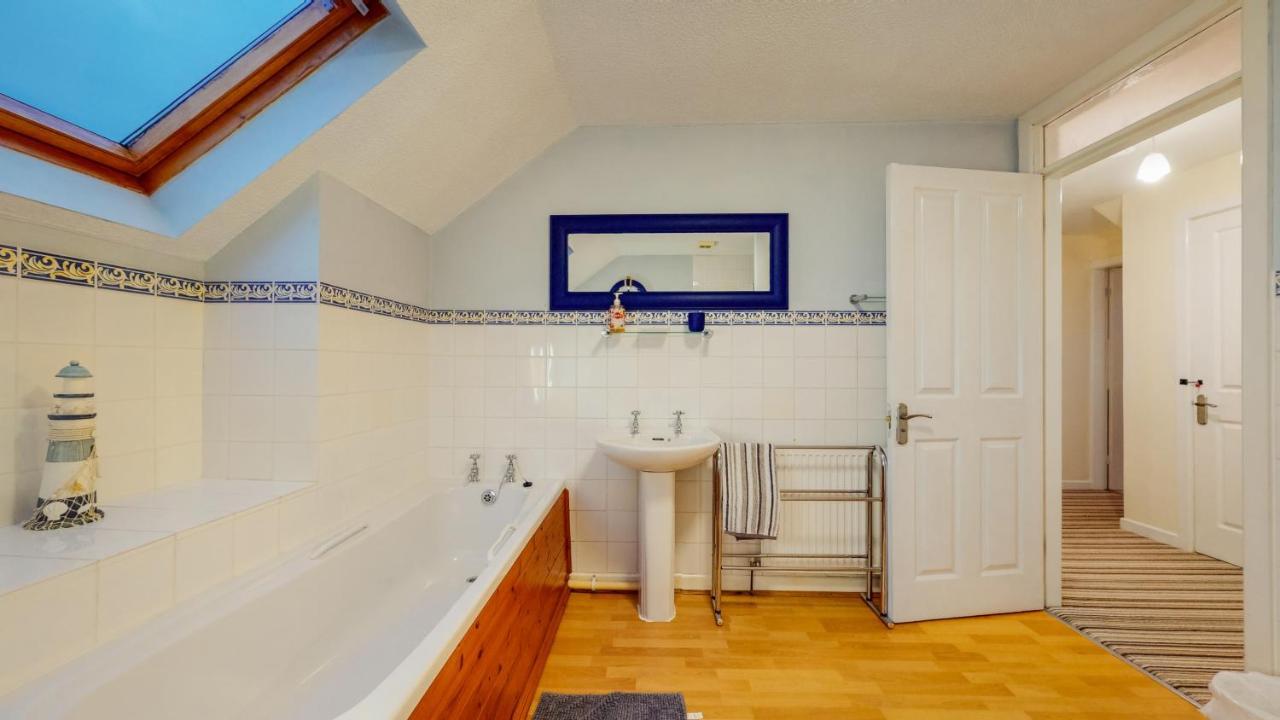 Jaw-Dropping Beach House In Anglesey Бенллех Экстерьер фото
