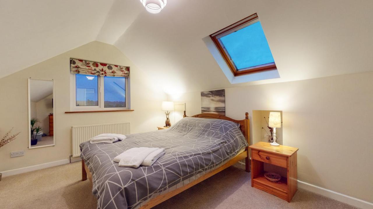 Jaw-Dropping Beach House In Anglesey Бенллех Экстерьер фото